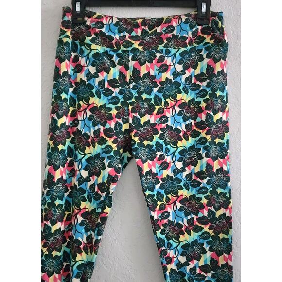 LuLaRoe-Leggings-Long Length-Different Patterns-2 @ Tall & Curvy-1 @ One Size - Picture 6 of 15
